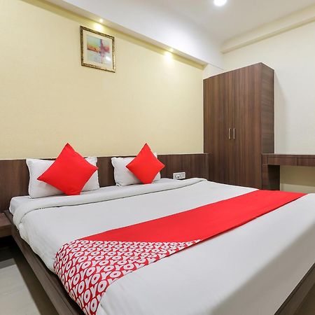 Oyo Hotel Relax Indore Exteriör bild