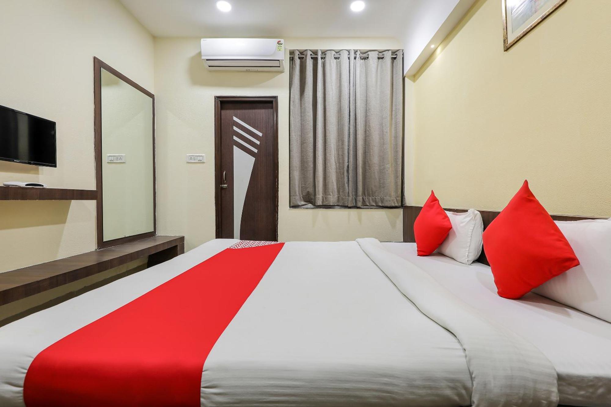 Oyo Hotel Relax Indore Exteriör bild