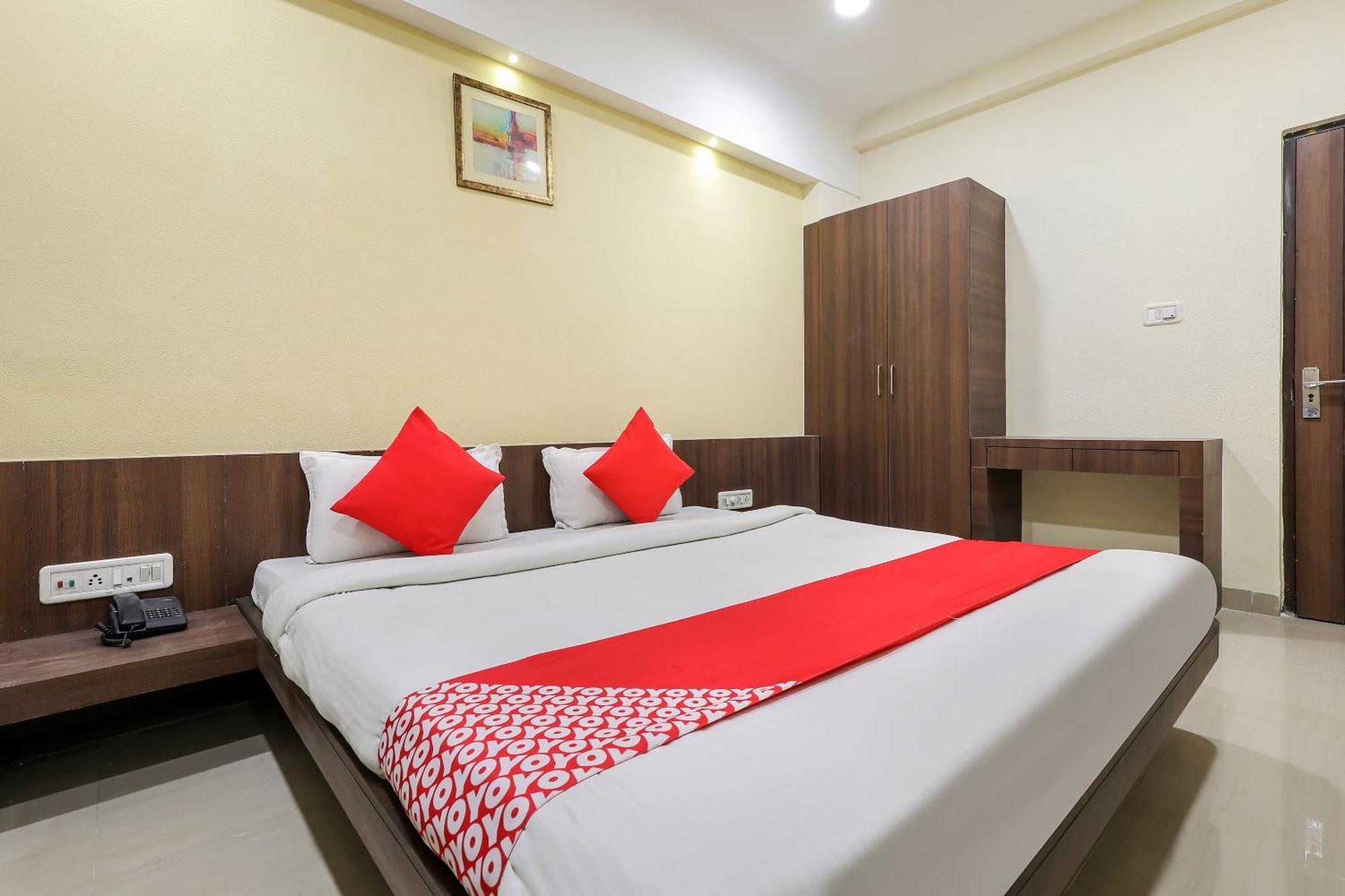 Oyo Hotel Relax Indore Exteriör bild