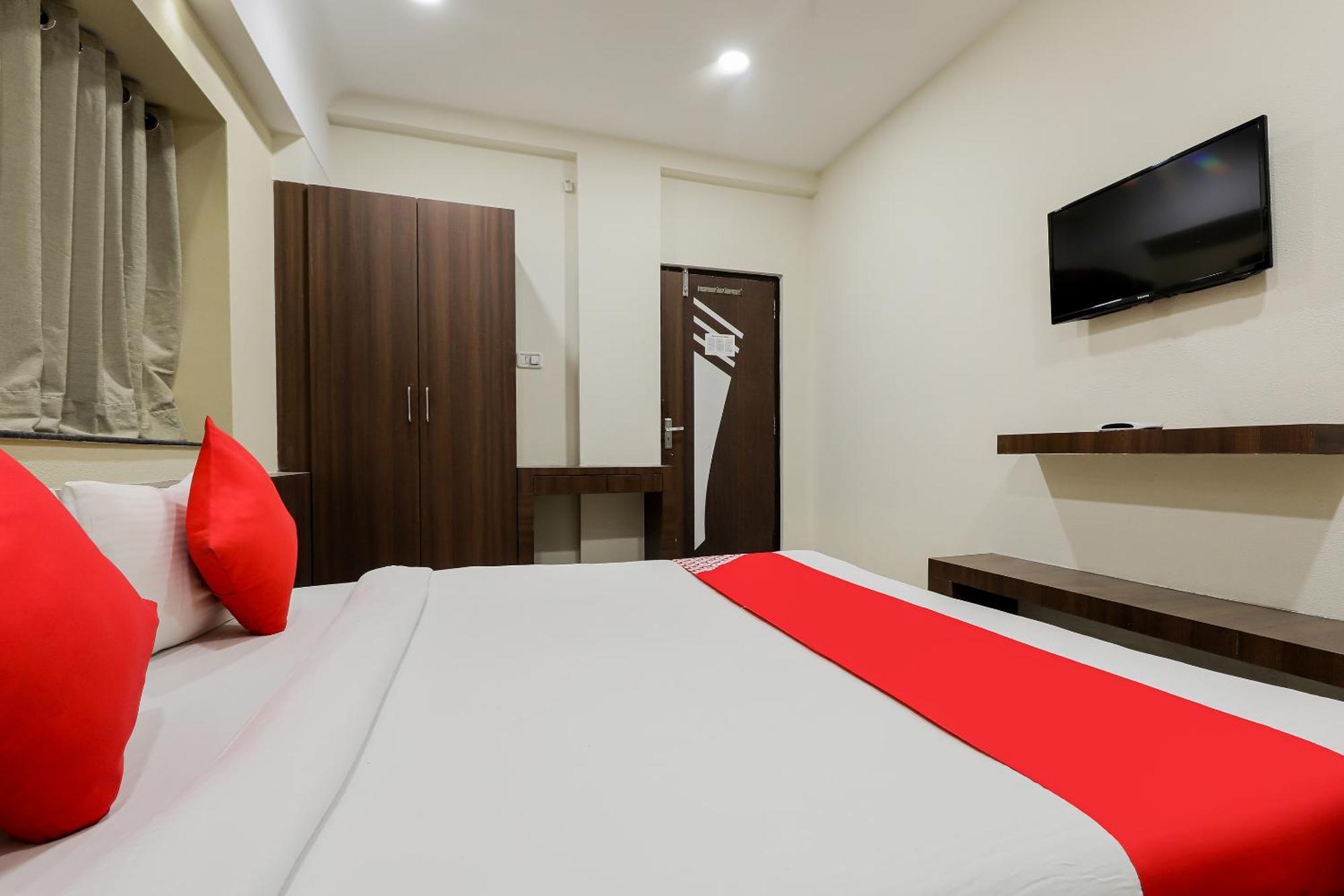 Oyo Hotel Relax Indore Exteriör bild