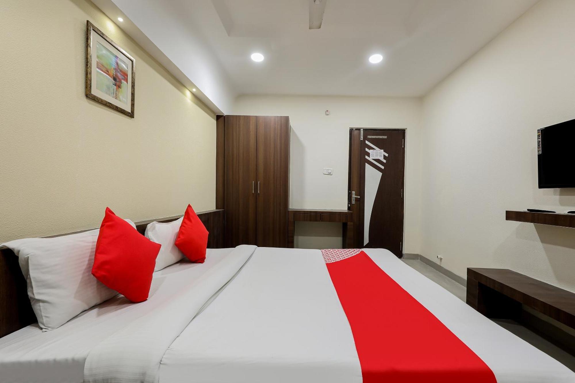 Oyo Hotel Relax Indore Exteriör bild
