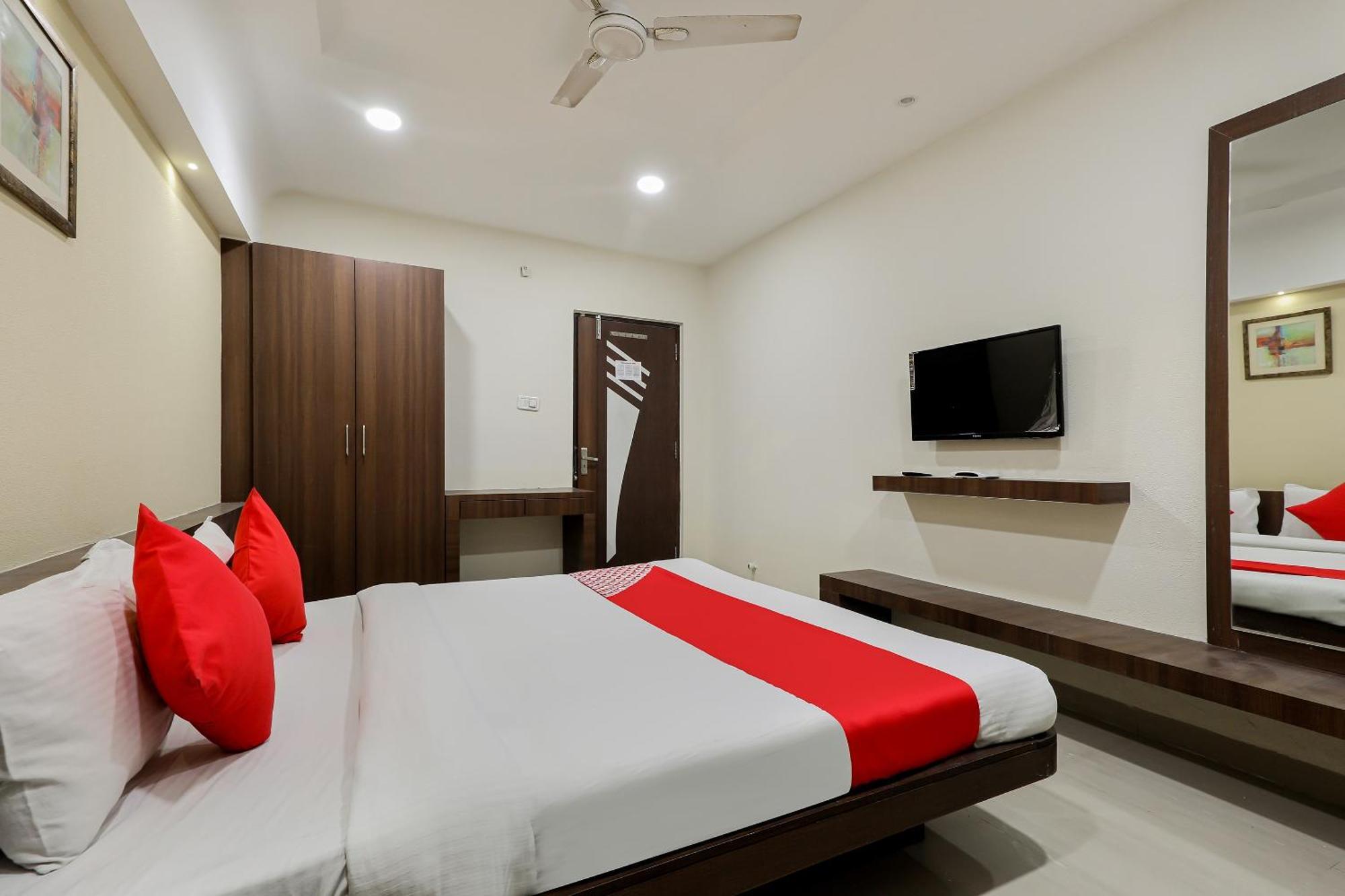 Oyo Hotel Relax Indore Exteriör bild